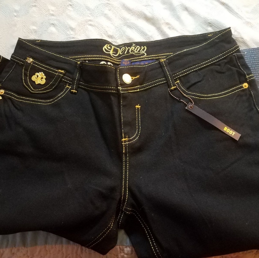 NWT**Dereon Jeans